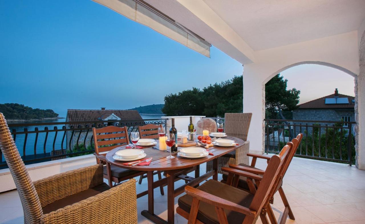 Golden view luxury apartment Maslinica Extérieur photo