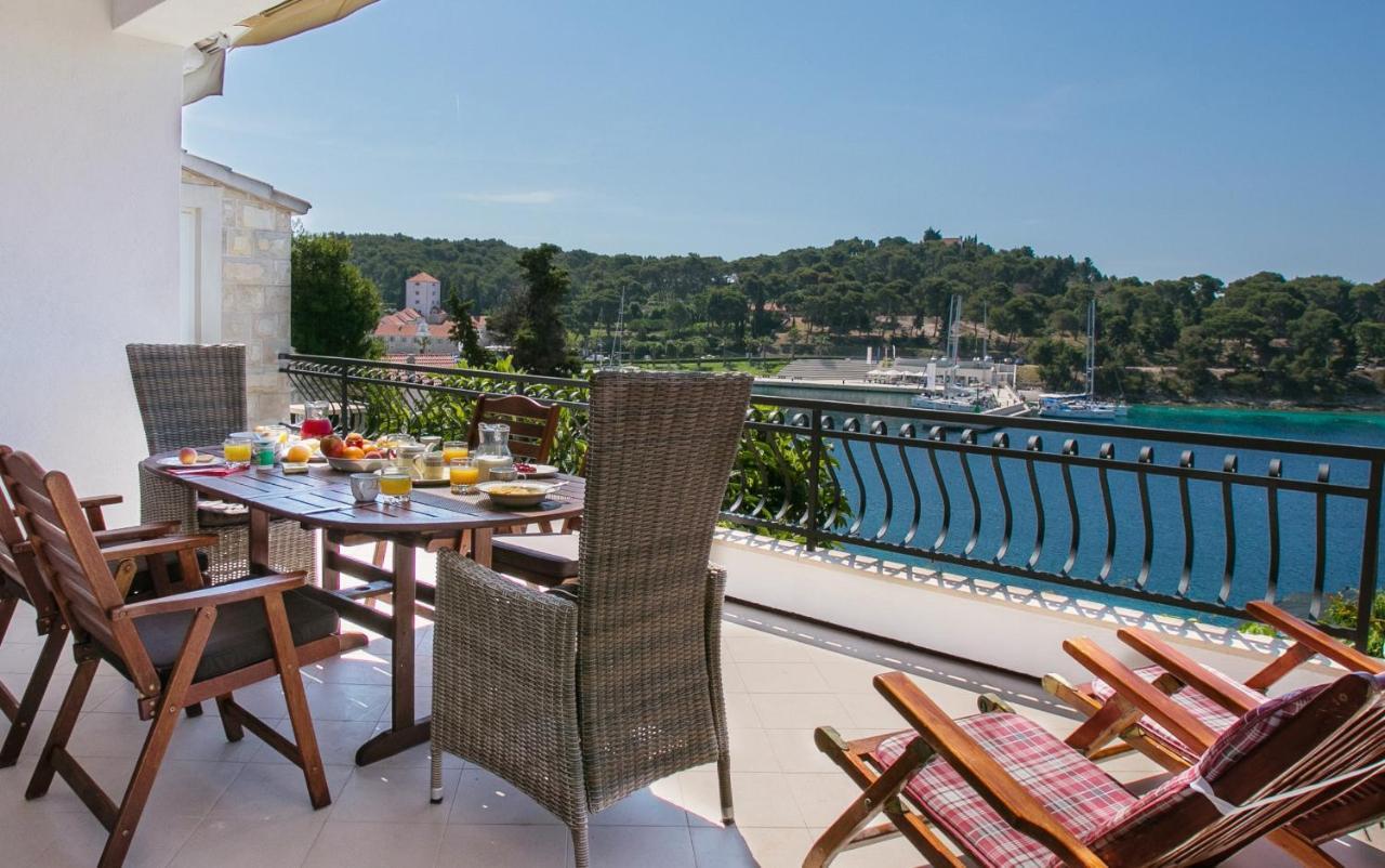 Golden view luxury apartment Maslinica Extérieur photo