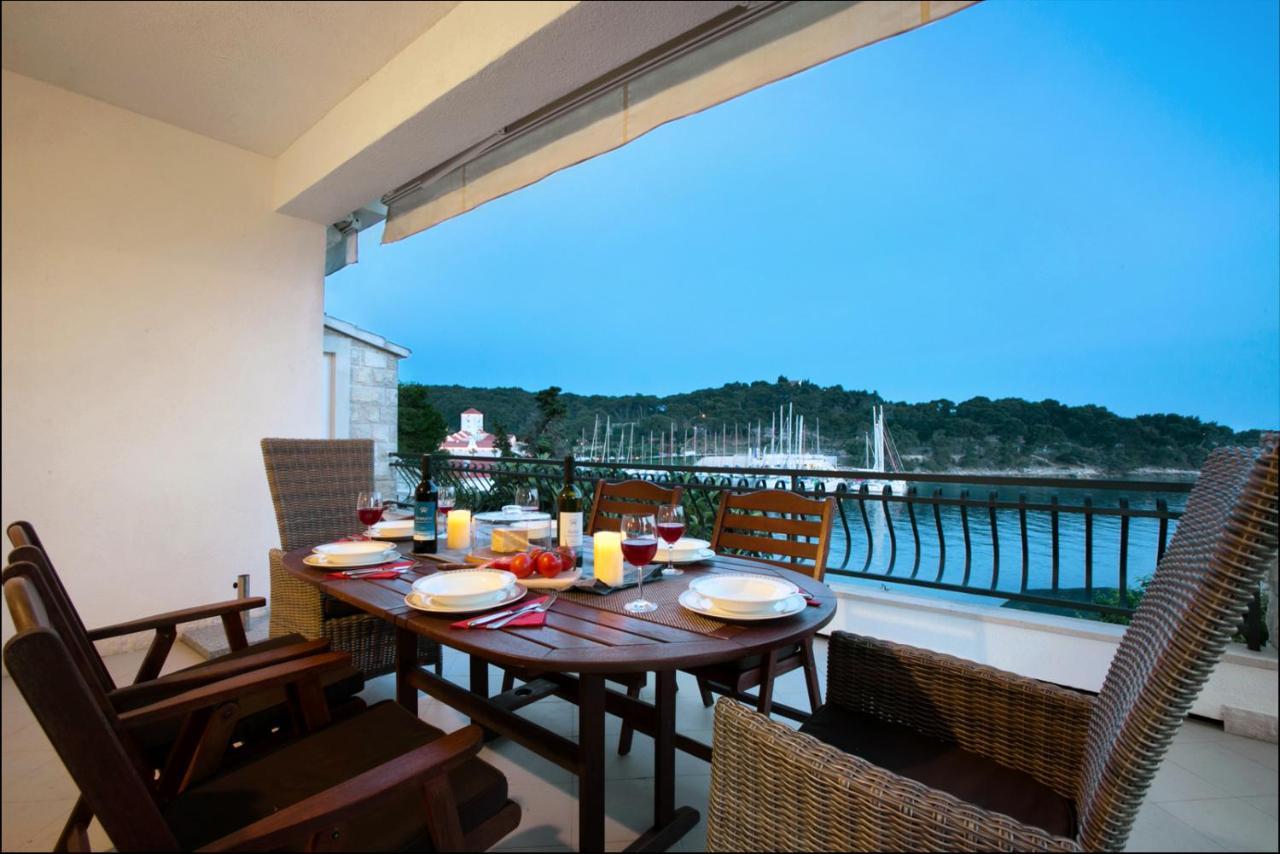 Golden view luxury apartment Maslinica Extérieur photo